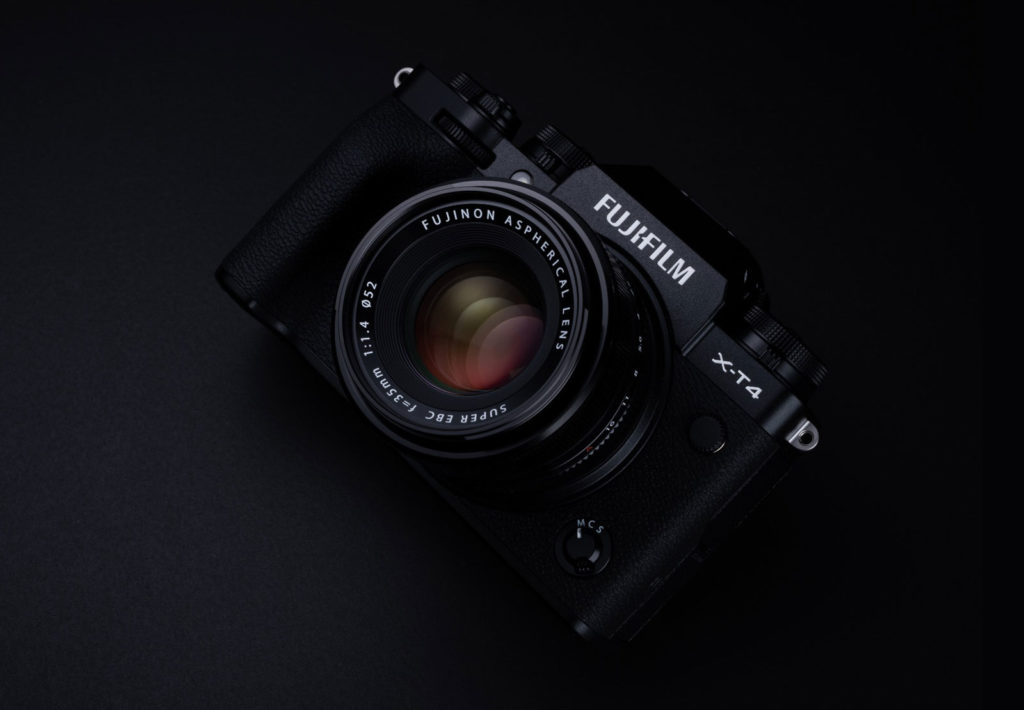 FUJIFILM X-T4とFUJIFILM X-T2のスペックや違いを比較